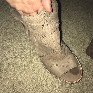 Stunning brown Vince Camuto heels